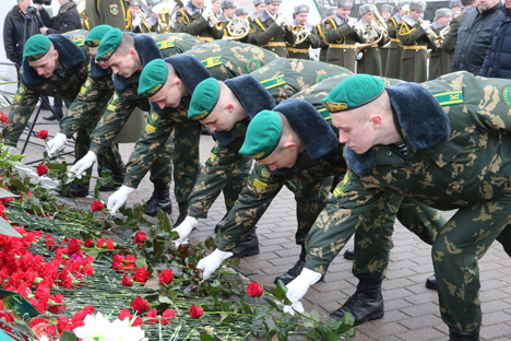 На острове Мужества и Скорби прошел митинг-реквием в честь Дня памяти воинов-интернационалистов