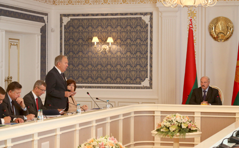 Лукашенко призывает найти новые подходы в борьбе с проблемой курения 