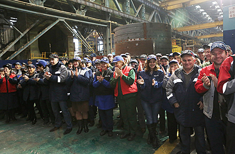 Reactor pressure vessel in transit to Belarusian nuclear power plant construction site