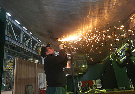 Reactor pressure vessel in transit to Belarusian nuclear power plant construction site