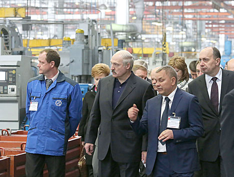 Lukashenko visited OAO Minsk Tractor Works 