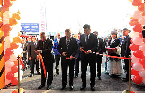 Kobyakov, Jeenbekov open MTZ assembly plant in Bishkek