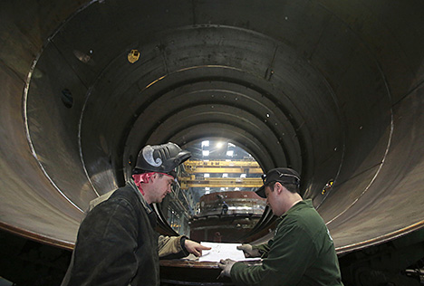 Reactor pressure vessel in transit to Belarusian nuclear power plant construction site