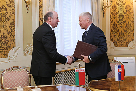 Cooperation agreements were signed between the chambers of commerce of Belarus and Slovakia, between the Belarusian National Agency for Investment and Privatization and the Slovak Agency for Development, Investment and Trade Cooperation agreements were signed between the chambers of commerce of Belarus and Slovakia, between the Belarusian National Agency for Investment and Privatization and the Slovak Agency for Development, Investment and Trade