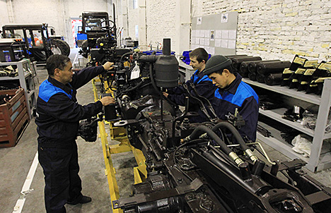 Kobyakov, Jeenbekov open MTZ assembly plant in Bishkek