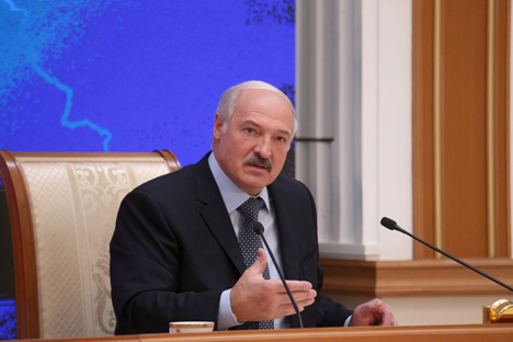 Lukashenko promises to sort out problems with delivery of farm equipment to Russia