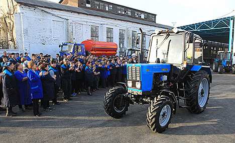 Kobyakov, Jeenbekov open MTZ assembly plant in Bishkek