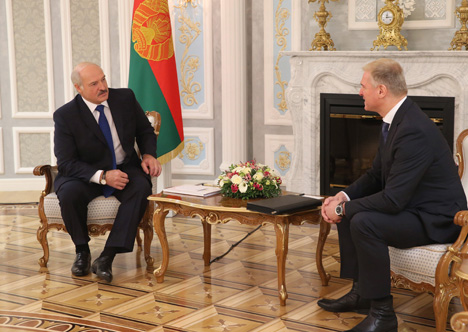 Лукашенко обсудил с инвестором возможности участия немецкой компании в развитии "Могилевхимволокна"