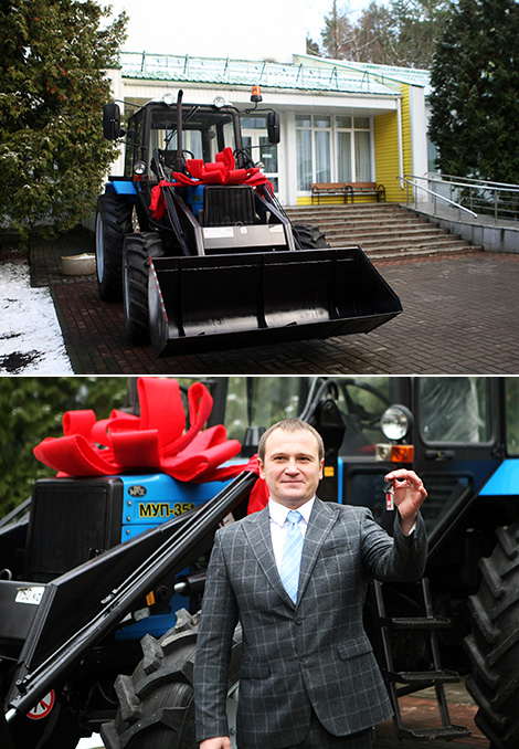 МТЗ передал новый трактор интернату ветеранов в Ждановичах