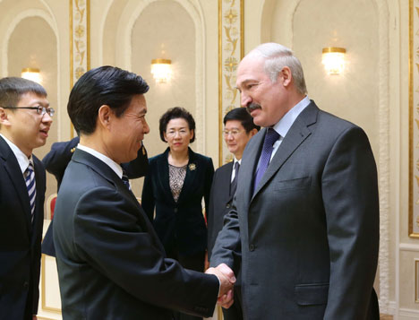 Александр Лукашенко на встрече с заместителем министра коммерции КНР Чжун Шанем Александр Лукашенко на встрече с заместителем министра коммерции КНР Чжун Шанем