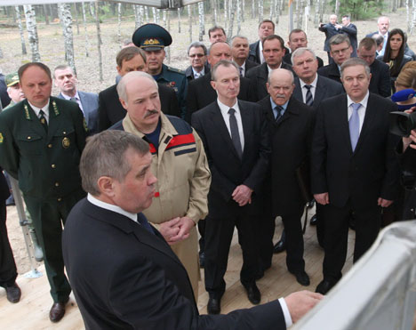 Александр Лукашенко во время посещения Козырского лесничества Логойского лесхоза