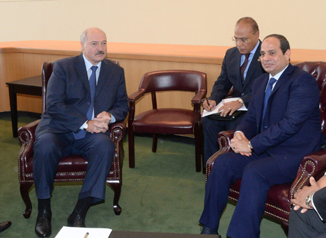 Президенты двух стран Александр Лукашенко и Абдель Фаттах аль-Сиси на встрече