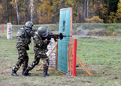 Лукашэнка азнаёміўся з мадэрнізаваным узбраеннем 120-й асобнай механізаванай брыгады