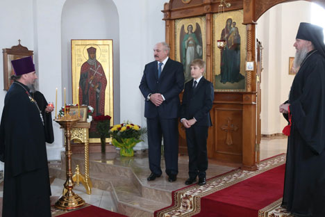 Аляксандр Лукашэнка ў свята Вялікадня наведаў храм Раства Прасвятой Багародзіцы ў Оршы