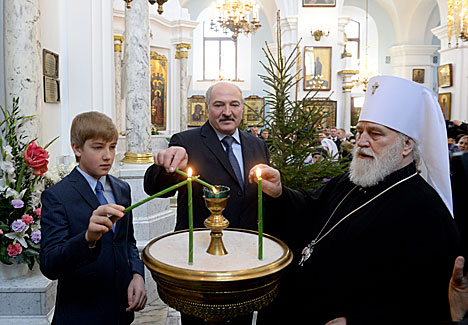 Прэзідэнт Беларусі Аляксандр Лукашэнка на калядным богаслужэнні ў Свята-Духавым кафедральным саборы Мінска