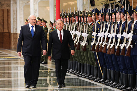 Цырымонія афіцыйнай сустрэчы Назарбаева прайшла ў Палацы Незалежнасці