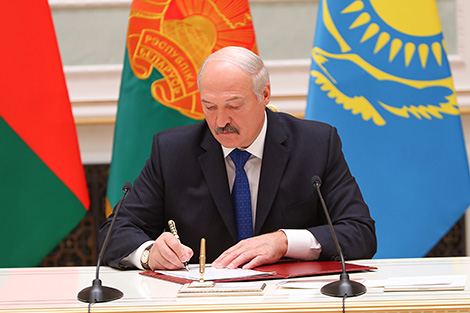 Беларусь і Казахстан падпісалі дагавор аб сацыяльна-эканамічным супрацоўніцтве да 2026 года