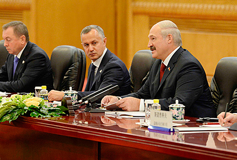 Лукашэнка дзякуе Сі Цзіньпіну за значны асабісты ўклад у развіццё беларуска-кітайскіх адносін