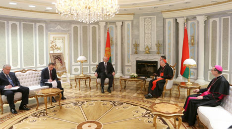 Аляксандр Лукашэнка на сустрэчы з Дзяржаўным сакратаром Ватыкана кардыналам П'етра Паралінам