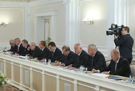 Лукашэнка патрабуе няўхільнага выканання прынятых на Усебеларускім народным сходзе рашэнняў