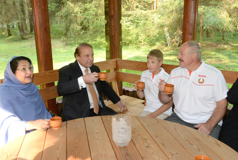 Шарыф з сям'ёй пабываў у гасцях у Лукашэнкі ў рэзідэнцыі "Азёрны"