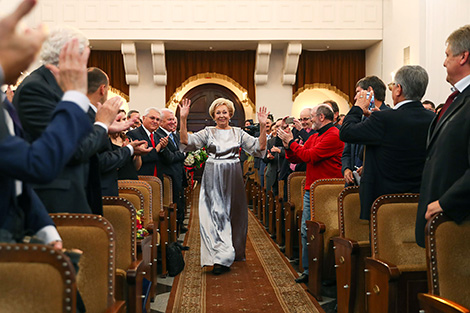 Легенда савецкага спорту Алена Бялова ўзнагароджана медалём НАК Беларусі