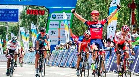 Беларус Станіслаў Бажкоў выйграў горны этап і ўзначаліў агульны залік велагонкі ў Кітаі