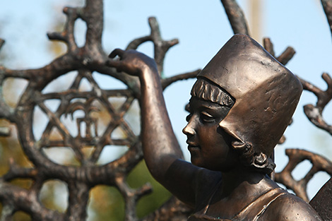 Памятны знак у гадавіну масавых уцёкаў з гета адкрылі ў Навагрудку