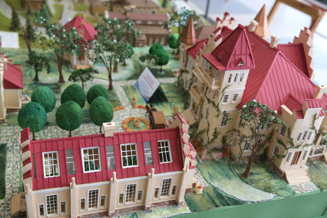 Мінскія гімназісты здзівілі Прэзідэнта макетамі страчаных помнікаў архітэктуры