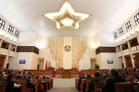 Лукашэнка падтрымаў прапанову аб заснаванні ордэна сям'і Лукашэнка падтрымаў прапанову аб заснаванні ордэна сям'і