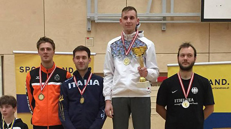 Дзяніс Паўлоўскі (другі справа). Фота Беларускай рэспубліканскай федэрацыі фехтавання