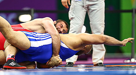 Іосіф Чугашвілі ў паядынку з грузінскім атлетам Якобі Каджая