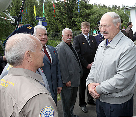 Аляксандр Лукашэнка пабываў на авіяцыйна-спартыўным свяце ДТСААФ