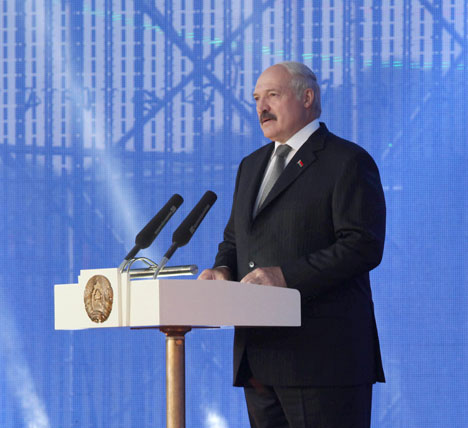 Лукашэнка: Беларускі народ беражліва захоўвае фальклорную традыцыю