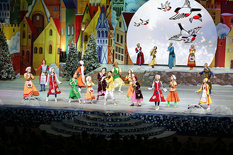 Лукашэнка: Усё больш людзей з розных куткоў Беларусі стараюцца ўнесці ўклад у акцыю "Нашы дзеці"