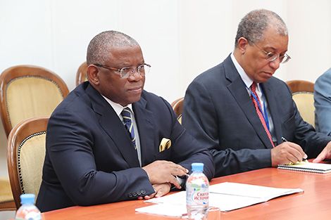 Макей: Беларусь гатова развіваць адносіны з Анголай