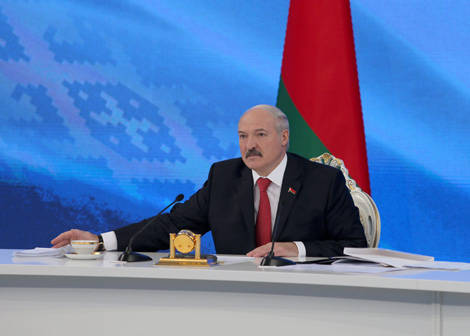 Лукашэнка: Беларусь не пераклейвае наклейкі на санкцыйныя прадукты, а перапрацоўвае імпартуемую сыравіну