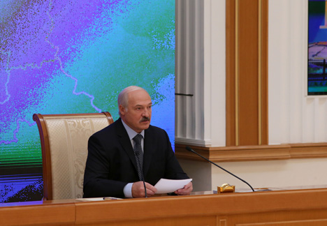 Лукашэнка: Адносна невысокая зарплата ў Беларусі кампенсуецца таннасцю паслуг
