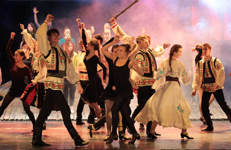 На сцене Белорусского государственного академического музыкального театра проходит премьера спектакля "Белые журавли"