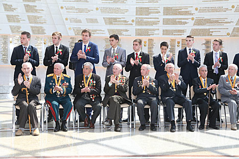 Председатель КНР наградил белорусских ветеранов медалью Мира