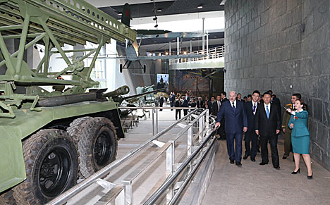 Lukashenko and Xi Jinping in the Belarusian State Museum of History of the Great Patriotic War