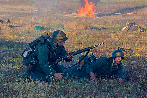 Thousands attend Brest Fortress defense reenactment