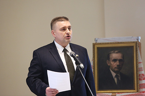 36国大使在白俄罗斯外交部朗诵了扬卡.库巴拉的诗作
