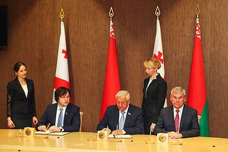 白俄罗斯和格鲁吉亚议会议长发表合作联合声明
