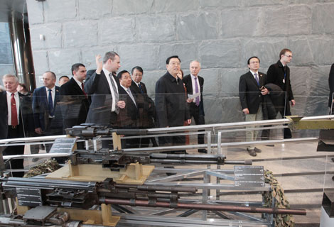 中国全国人大常委会代表团了解了伟大卫国战争博物馆的陈列品