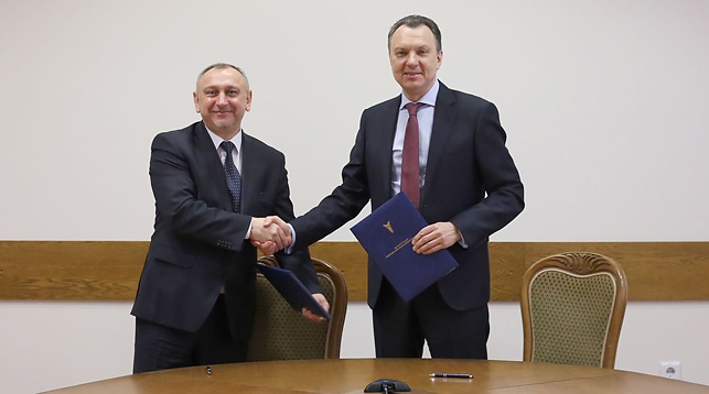 “巨石”工业园管委会与白俄罗斯工商会签署了合作协议