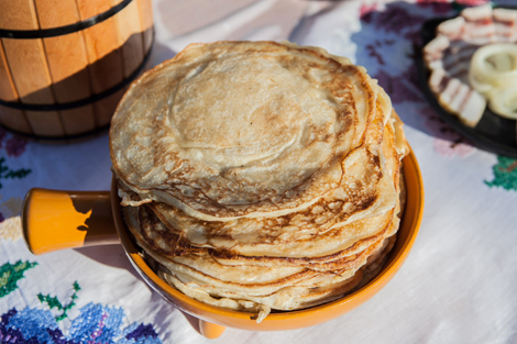 于2月25日在体育宫旁举行的“明斯克谢肉节”集市上将提供不同寻常馅的薄煎饼