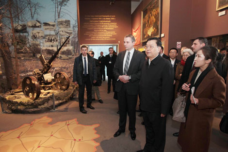 中国全国人大常委会代表团了解了伟大卫国战争博物馆的陈列品