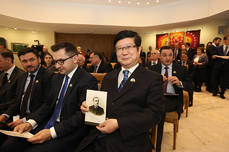 36国大使在白俄罗斯外交部朗诵了扬卡.库巴拉的诗作