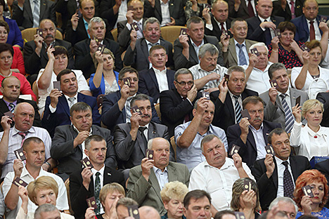 Председатель Гродненского районного Совета депутатов Игорь Лебецкий и депутат Гродненского районного Совета депутатов Василий Густырь